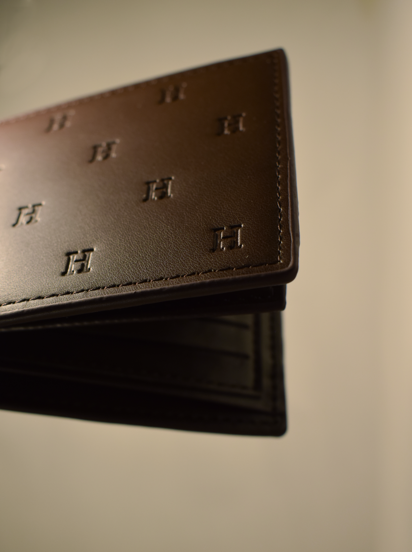 Tommy Hilfiger Men's Brown Leather Bifold Wallet - Embossed H Monogram Pattern - Classic American Designer Wallet with Gift Box