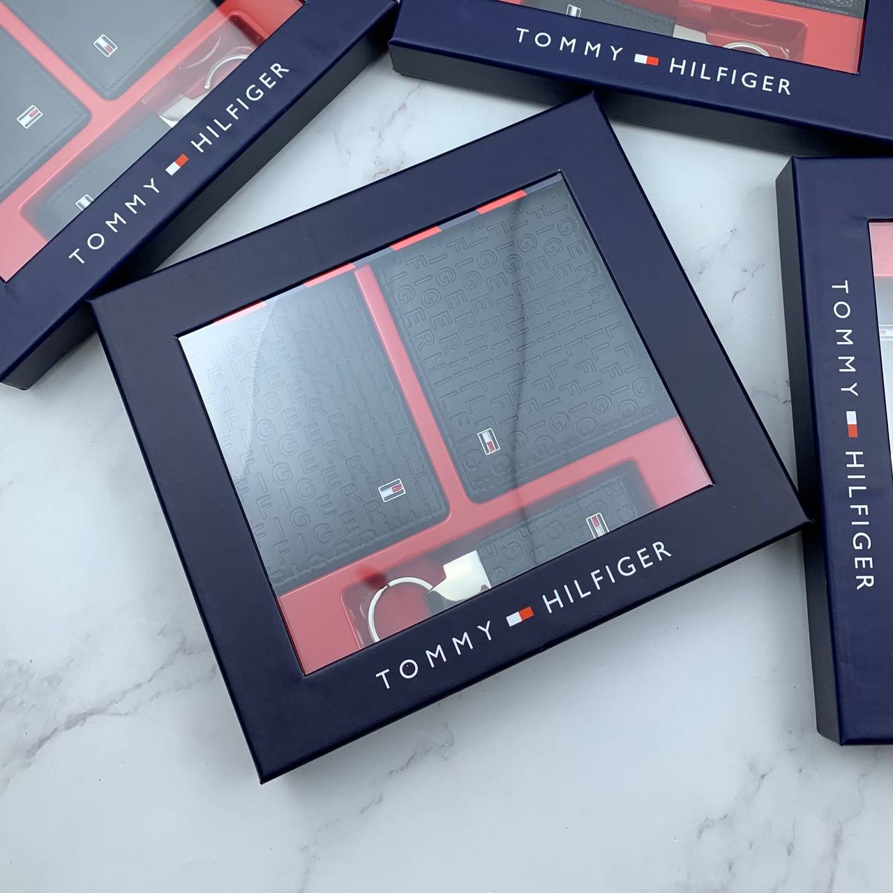 Tommy Hilfiger Men’s Wallet & Keychain Gift Set – Premium Leather Bifold & Passcase Wallet Combo with Logo Key Ring