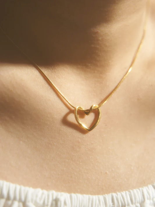 Gold Hollow Heart Necklace – Dainty Open Heart Frame Pendant for Women