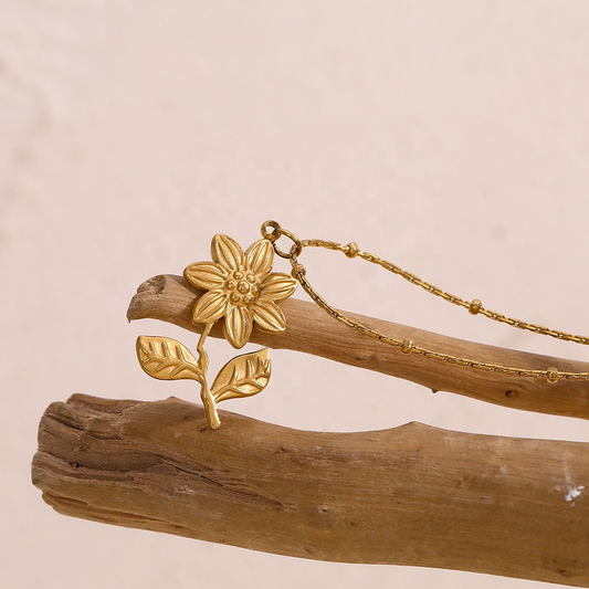 Gold Flower Pendant Necklace – Dainty Floral Charm for Women